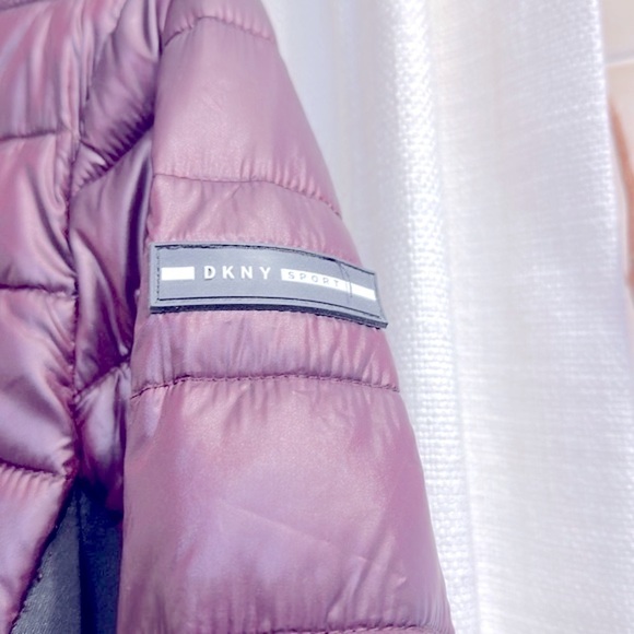 NWOT Women’s  DKNY Sport Burgundy Metallic Puffer Lightweight Jacket Size M - Picture 4 of 7